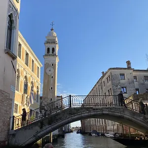 True 2 Bedrooms In The Heart Of Castello Apartamento Venecia